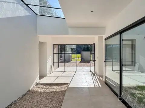 Venta - Casa en Barrio La Esperanza - Club de Campo en Pilar