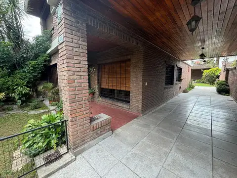 Casa en Venta con 4 cocheras