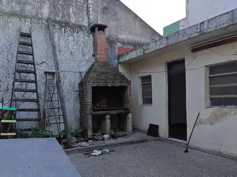 Casa 6 ambientes con 1 baño