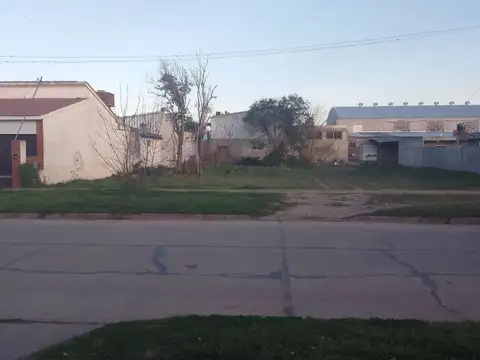 Terreno en Venta 44  mts Fondo