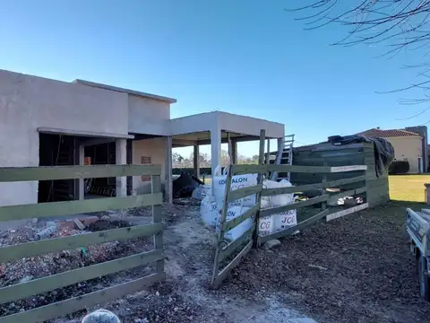 Casa 5 ambientes en Barrancas de Iraola