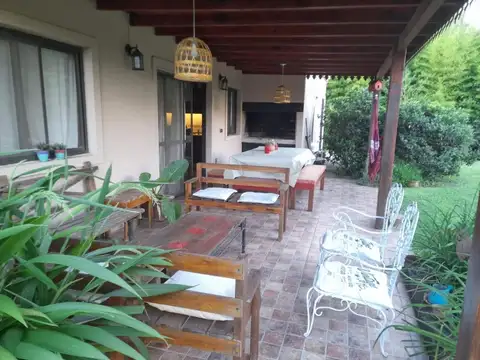 Casa 4 ambientes con 3 baños