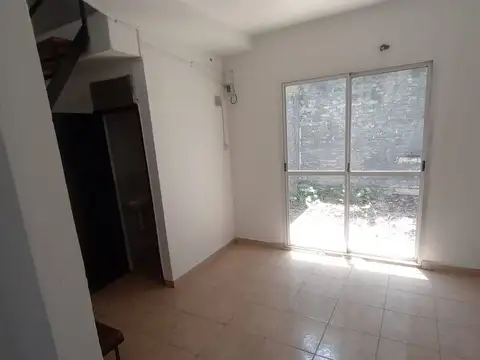 Depto Tipo Casa en Venta en Caseros, USD 55.000