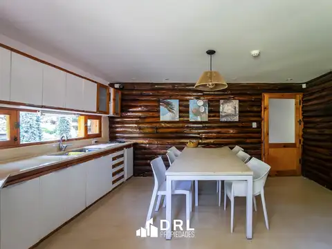 Casa 10 ambientes con 3 baños