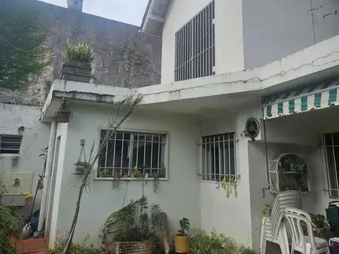 Casa 5 ambientes con 4 baños