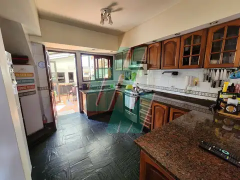 Hermosa casa 4 ambs con patio y parrilla en Villa del Parque