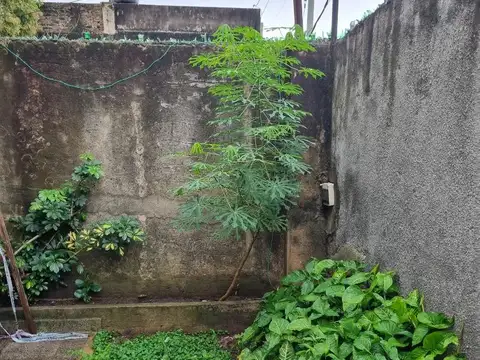 Venta Casa 4 ambientes, Banfield.