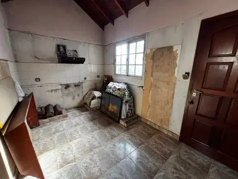 Casa 4 ambientes con 1 baño