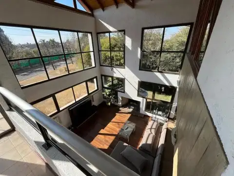 Casa 10 ambientes con 3 baños