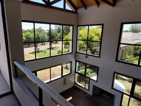 Casa 10 ambientes con 3 baños