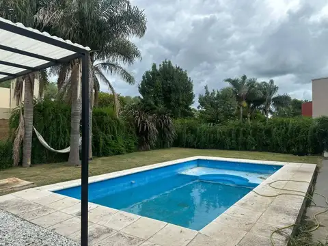 Casa 7 ambientes con 2 baños