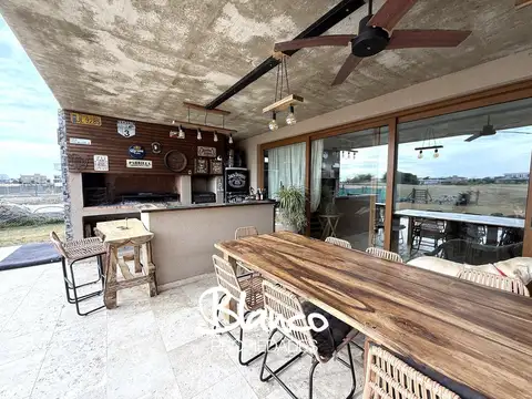 Casa en Venta en El Canton, USD 480.000