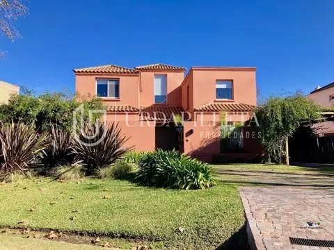 Casa en Venta con 2 cocheras