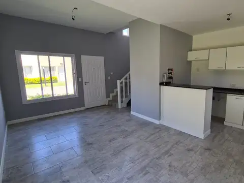 Casa 3 ambientes con 2 baños