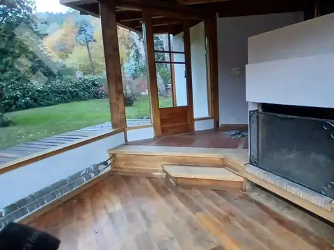 Casa 7 ambientes con 2 baños