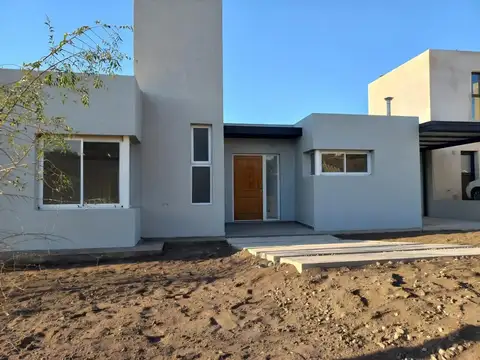 CASA EN ALQUILER - VILLA CATALINA