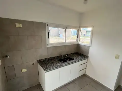 Casa en Alquiler con 2 cocheras