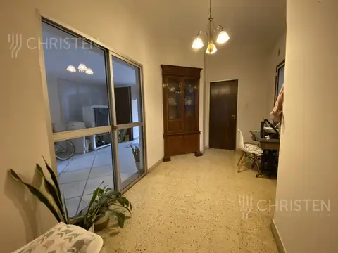 Casa 6 ambientes con 2 baños