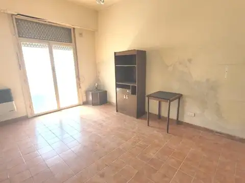 Venta departamento a refaccionar 2 ambientes en Constitución