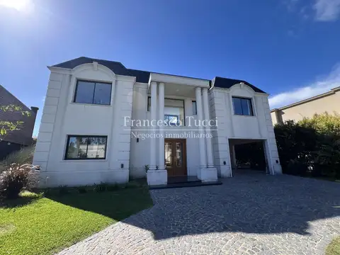 Casa en venta 5 ambientes en Weston