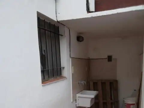 Depto Tipo Casa en Alquiler en José León Suárez, $ 300.000