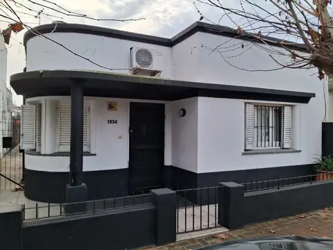 VENTA EN BLOCK, 2 CASAS SOBRE AVENIDA URQUIZA.