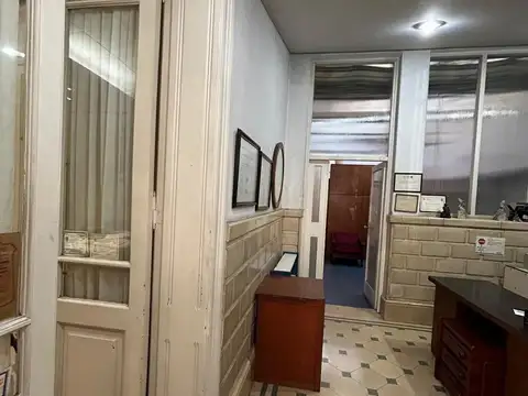 Oficina 6 ambientes con 1 baño
