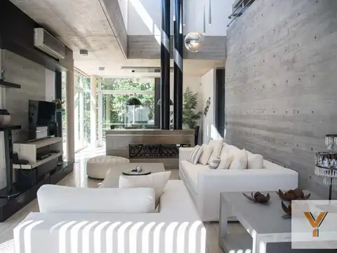 Casa en venta - 6 Dormitorios 7 Baños - Cariló