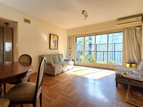 Amplio 3 Ambientes con dependencia y balcón.