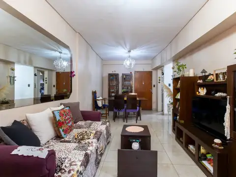 SEMIPISO CENTRO de CABALLITO CON PATIO APTO PROF.