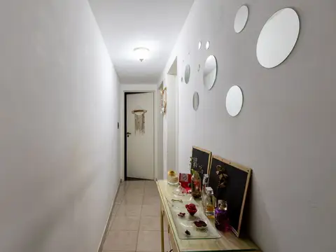 SEMIPISO CENTRO de CABALLITO CON PATIO APTO PROF.