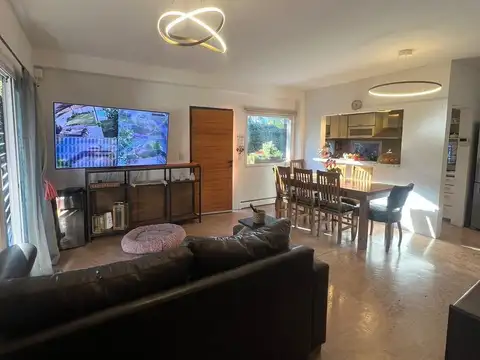 Casa 4 ambientes con 2 baños