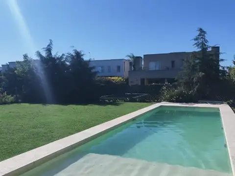 Casa en Alquiler de 3 dormitorios