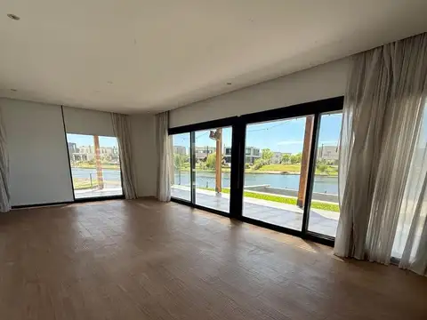 Casa en Alquiler en Puertos - Barrio Ceibos, USD 2.800