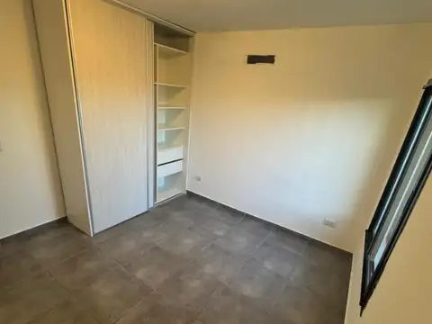Casa en Alquiler con 1 cochera