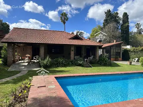 VENTA CASA 4 AMBIENTES GRAN PARQUE CON PISCINA EN TORTUGUITAS