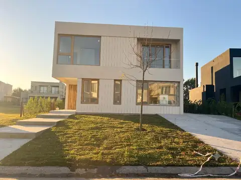 Casa a la venta en Barrio Los Carpinchos Nordelta