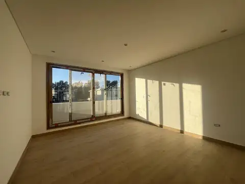 Casa 7 ambientes con 4 baños