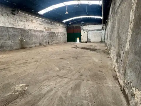 ALQUILER GALPÓN 375 M2. VILLA TESEI