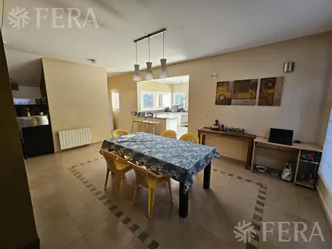 Casa 5 ambientes con 3 baños