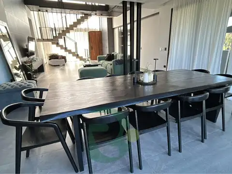 Casa 5 ambientes con 5 baños