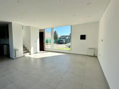 Casa 5 ambientes con 2 baños