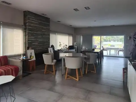 Alquiler Anual Casa Al Rio en San Benito Villanueva Tigre