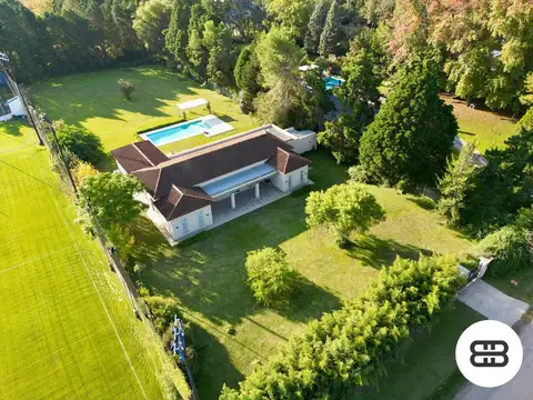 Casa en venta 6 amb. en lote de 4400 m2