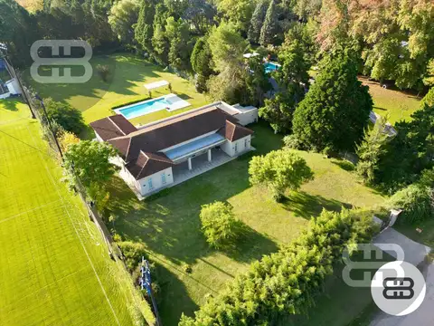 Casa en venta 6 amb. en lote de 4400 m2