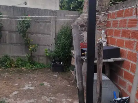 99 100, Piso 0