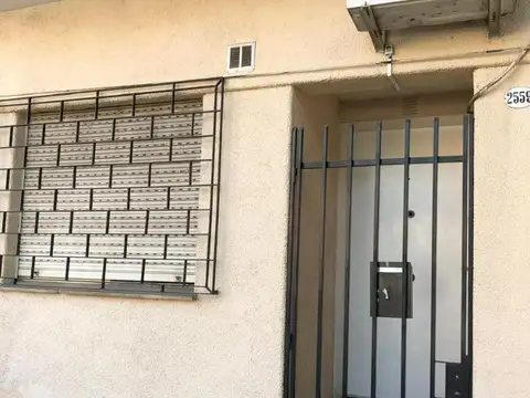 Departamento 2 amb PB FRENTE SAN MARTIN