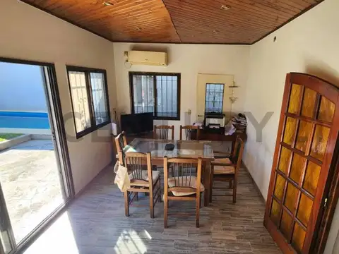 Casa 5 ambientes con 2 baños