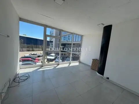 Oficina 2 ambientes en  Polo Km41 Colectora Acceso Oeste Moreno
