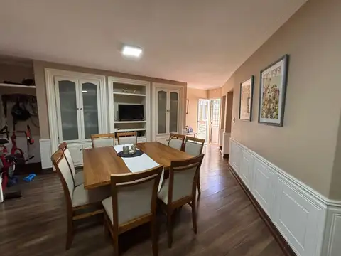 Casa 5 ambientes con 3 baños